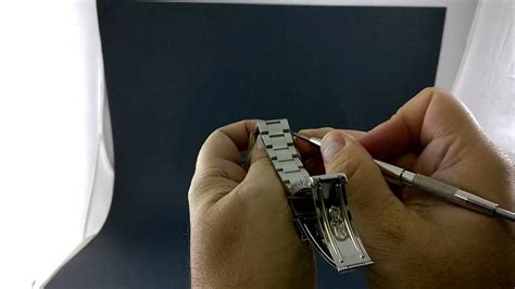 how to remove bracelet from Rolex watch